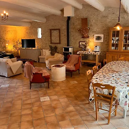 La Fanette De Lure Bed and Breakfast