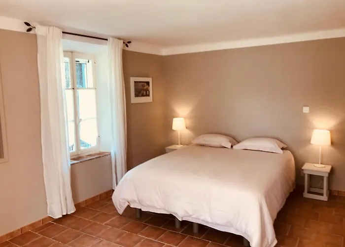 La Fanette De Lure 3*