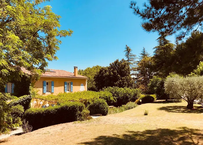 La Fanette De Lure 3*