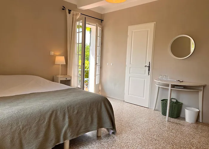 Bed & Breakfast La Fanette De Lure 3*