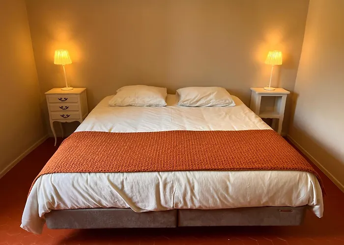 La Fanette De Lure Bed & Breakfast