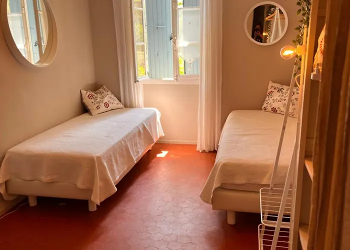 La Fanette De Lure Bed & Breakfast